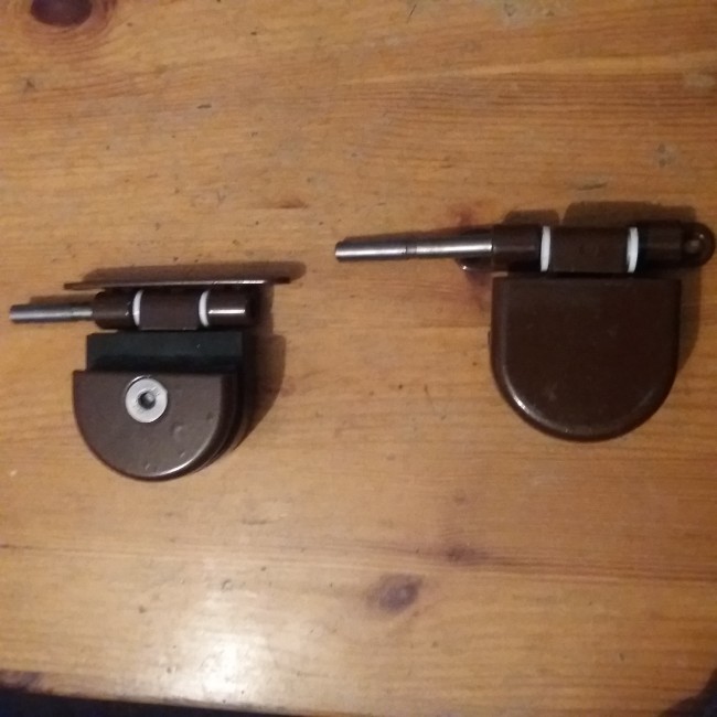 Uste hinged