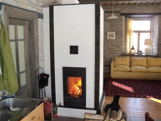 Schmid SH 11T ahjusüdamikuga Wolfshöheri šamotist krohvitud ahi.JPG