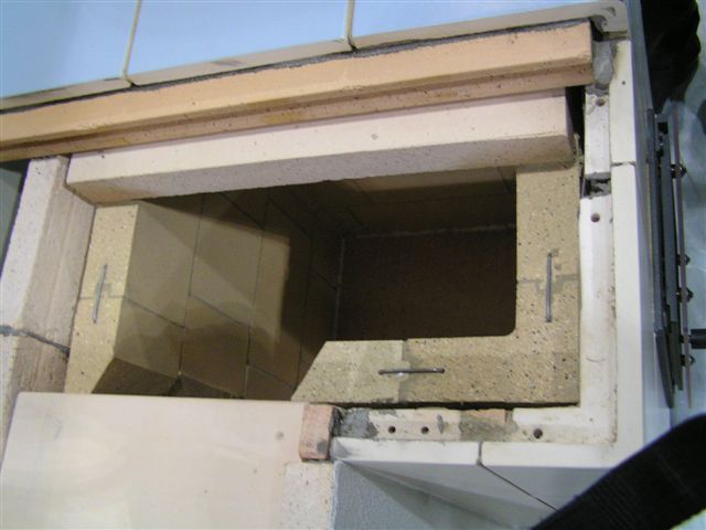 Mustast terasest 3 mm traadiga klammerdus.jpg