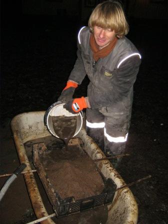 Siin veel ilus pilt sellest liivapesust. Selle liivaga oli suur jäma, sest pidi kaugelt tooma ja kuna autoga majani söitta ei saanud, siis tassisin selle veel käsikäruga majani ( sammuti tellised).