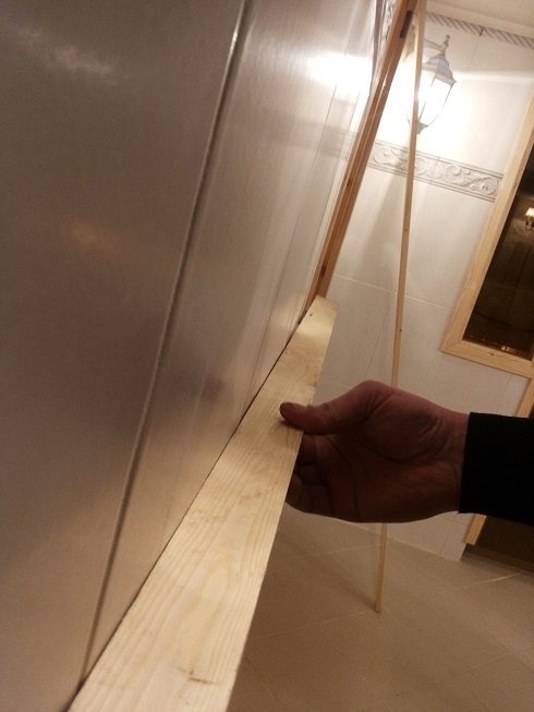 Siin on näha kui kummis sein on. Samamoodi on see kummis ülevalt allapoole