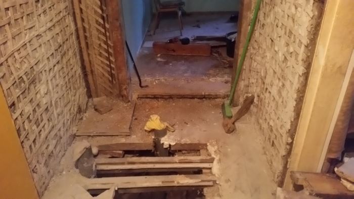 Teise tuppa tulev dushikabiini koht.jpg