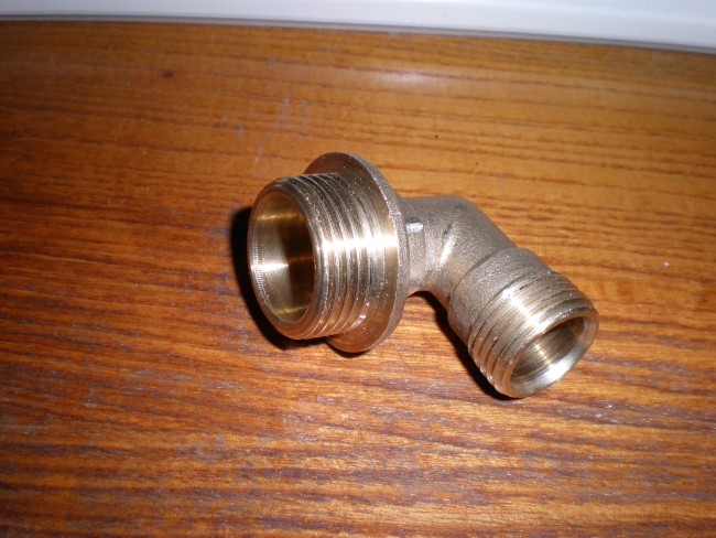 P9220003.JPG (1.57 MiB) Vaadatud 7259 korda Siin pilt sellest jupist, mida sinna keerata üritan. Vaatan, et tal selline hea lame rõngas ümber, ega sinna vahele mingit tihendit poleks mõistlik panna?