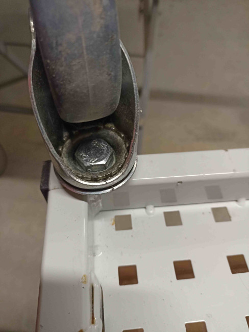 Ratas kuuskantpeaga.jpg