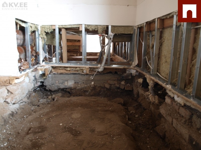 Vasakul on näha natukene Seda kahjustust.